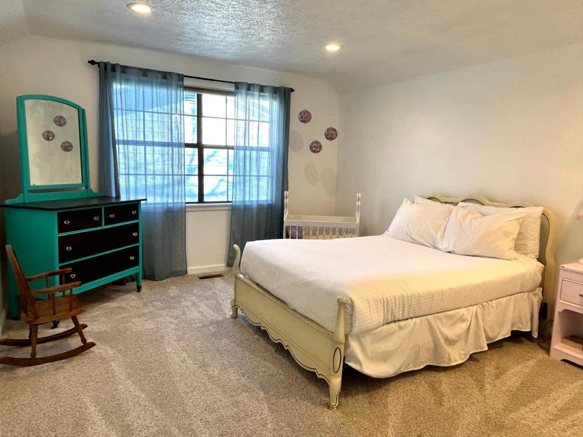Experience Nirvana With Artwork Collections From Around The Globe Located In Lakewood Neighborhood In Se Boise Next To A Park, Minutes From Bown Crossing And The Boise River, 10 Minutes To Downtown, 4 Beds, Sleeps 8, Pets Welcome In Large Fenced In Y Zewnętrze zdjęcie
